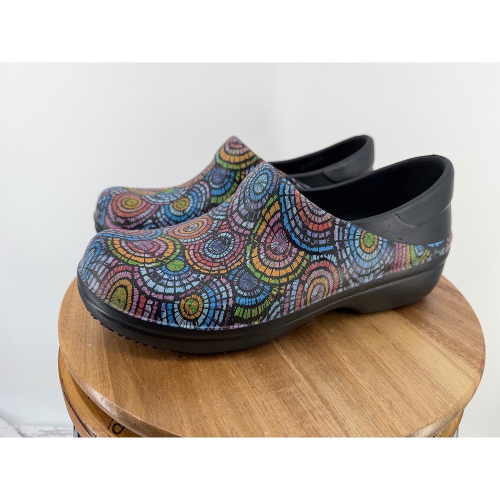 Crocs Neria Pro II Work Clogs Womens 11 Black Multicolor Slip Resistant Print